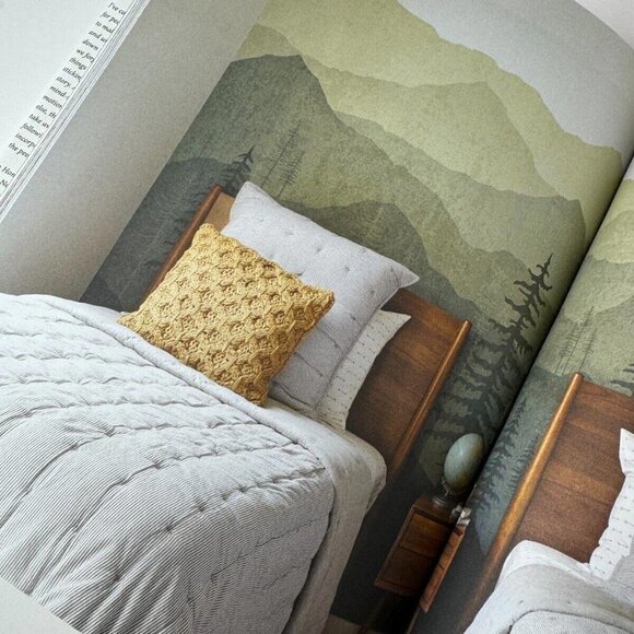 Homebody: A Guide to Creating Spaces You Never Want to Leave by Joanna Gaines 🖤 - Picture 3 of 7